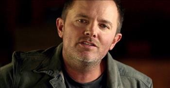 Good Good Father' - Chris Tomlin Performs With Songwriter Pat Barrett