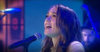 Lauren Daigle Worships On National TV With 'How Can It Be'