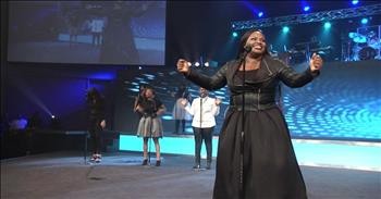 Tasha Cobbs - Fill Me Up / Overflow (Medley/Live)