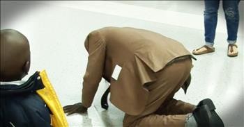 Father Collapses After Meeting His 3-Year-Old Son For The First Time