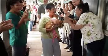 Last Dog To Be Adopted At Shelter Gets Amazing Send Off