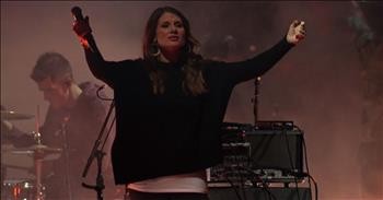 Passion and Melonie Malone Move The Crowd With 'Holy Ground'