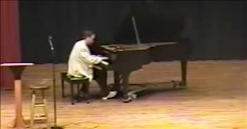 Talented Pianist Has Crowd Cheering