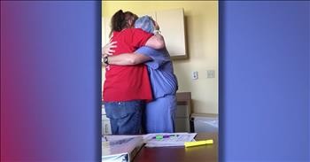 Marine Dressed As Doctor Surprises Mother During Chemo