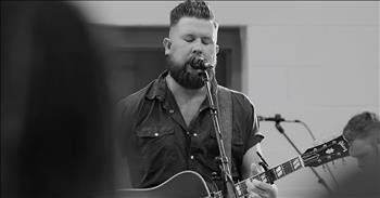 Zach Williams Performs 'Survivor: Live From Harding Prison'
