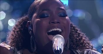 Kymberli Joye Performs 'Oceans (Where Feet May Fail)' On The Voice