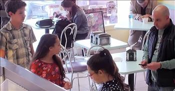 Strangers Stand Up For Bullied Girl With Tourette Syndrome