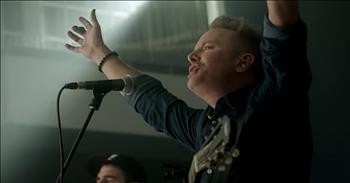'Holy Roar' - Chris Tomlin Live Performance