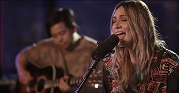 'Jesus Loves Me' Hillsong Young Free Acoustic Performance