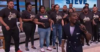 Kirk Franklin Spots Choir In The Audience And They All Start To Sing