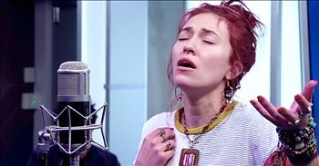 Lauren Daigle Performs Live Rendition Of 'You Say' SiriusXM Studios