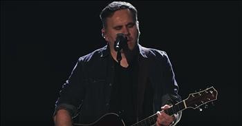 Matt Redman And Phil Wickham Perform '10,000 Reasons'