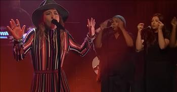 Lauren Daigle Performs 'Still Rolling Stones' On Late Night Show