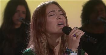 Lauren Daigle Performs 'Rescue' On The Today Show