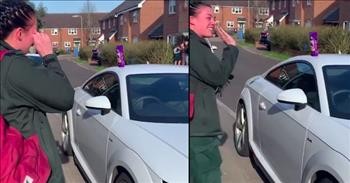 Whole Street Comes Together And Claps For Paramedic Leaving For Shift