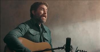 Josh Turner Performs Acoustic Rendition Of 'Long Black Train'
