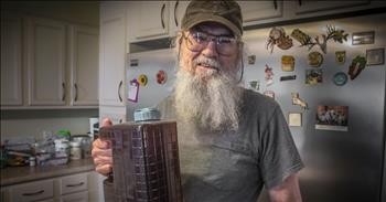 Uncle Si Finally Shares His Secret Tea Recipe