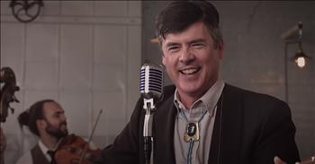 Bluegrass Band Mashup Of Johnny Cash, Avett Brothers, John Denver And More