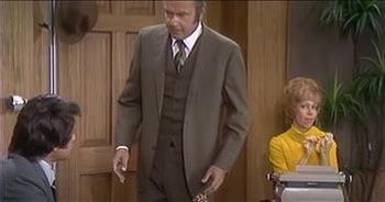 People in the Background Steal The Scene on The Carol Burnett Show