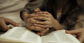 6 Reasons You Should Pray Together as a Family