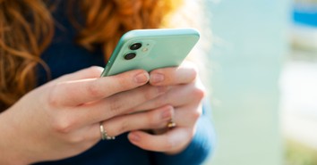 Family Watchdog Urges Parents to Avoid Giving Children iPhones This Christmas