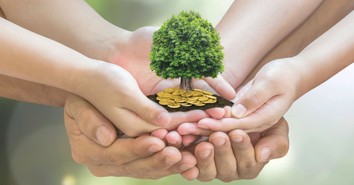 A Prayer to Steward Your Money Well - Your Daily Prayer - August 12
