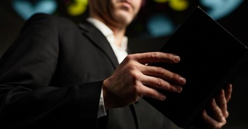 Minnesota Church Vows to Keep Preaching Gospel Despite Protesters’ Disruption