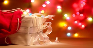 10 Actually Meaningful Gifts to Give This Year