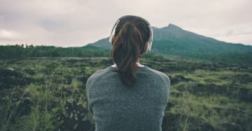 10 Ways God Speaks to Us Today