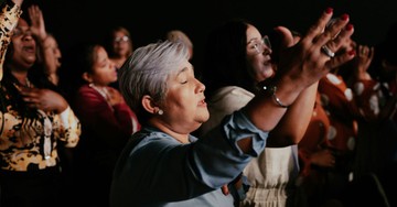 5 Ways Worship Helps You Resist Satan’s Lies