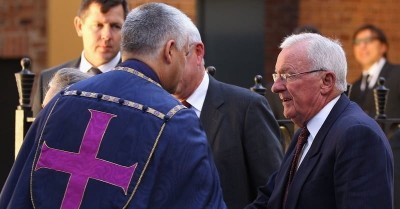 Lifelong Atheist, Former Australian Governor-General Bill Hayden Baptized at 85