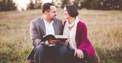 hould christian couples travel together