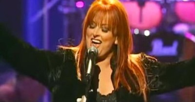 Wynonna Judd Sings 'I Can Only Imagine' 