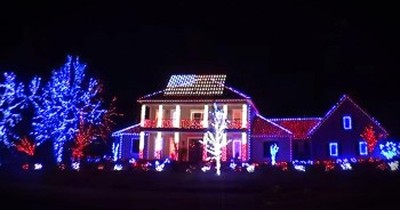 Patriotic Christmas Light Show Will Blow Your Mind 