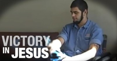 Bold Man Wonderfully Sings to Jesus in Hospital Waiting Room! 