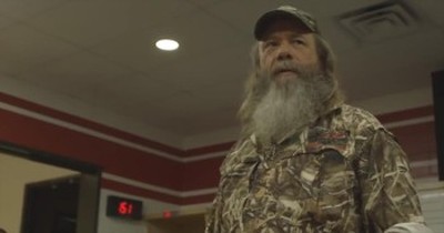 Duck Dynasty's 'Mountain Man' Gives the Slowest Pep Talk of All Time - LOL 