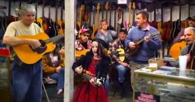 This Sweet Girl Surprised Flea Market Shoppers  