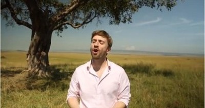 Peter Hollens and Alisha Popat Give Powerful Duet to Hallelujah 