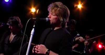 Powerful Performance of ‘Hallelujah’ by Bon Jovi 