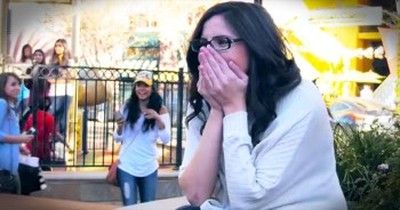 She Was Part Of Her Own Flash Mob Proposal And Had NO Idea - This Is Awesome! 