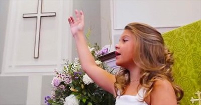 9-Year-Old Hallie Performs IMPRESSIVE Southern-Style ‘Amazing Grace (My Chains Are Gone)’ 