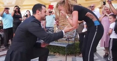 She Planned Her Own Flashmob Proposal And Had NO Clue. It Doesn’t Get Better Than This! 