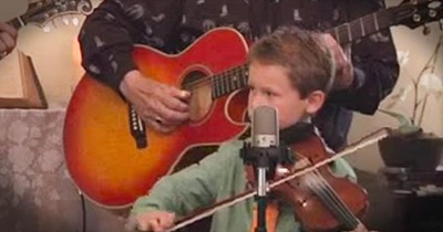 7-Year-Old Fiddler Joins Band For 1 Beautiful Version Of 'Amazing Grace'