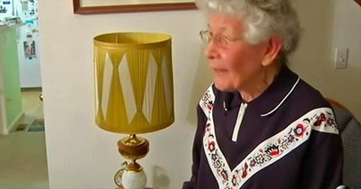 Cops Graciously Buy Grandma's Groceries After Her Purse is Stolen