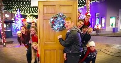 A Cappella Group Surprises Shoppers With Christmas Carols 