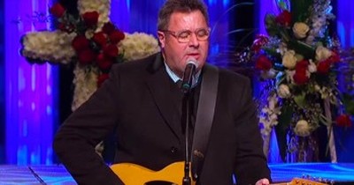 Vince Gill And Carrie Underwood Sing ‘Go Rest High On That Mountain’ 