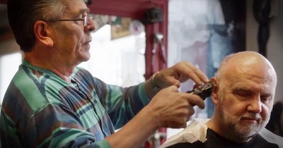 Barber Goes Above And Beyond For Those In His Community