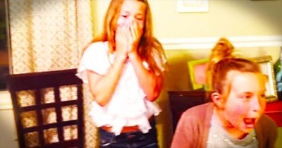 2 Sisters Are Adorably SHOCKED By Their Moms Big Announcement 