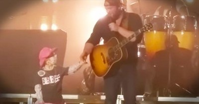 Country Star Lee Brice Dances Onstage With Cancer-Stricken Little Girl 
