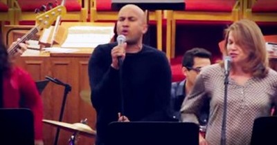Comedian Keegan Michael Key Sings ‘Whenever God Shines His Light’ At Church 